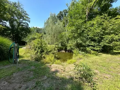 31 Mellicks Wood Rd, Phillipsburg, NJ 08865