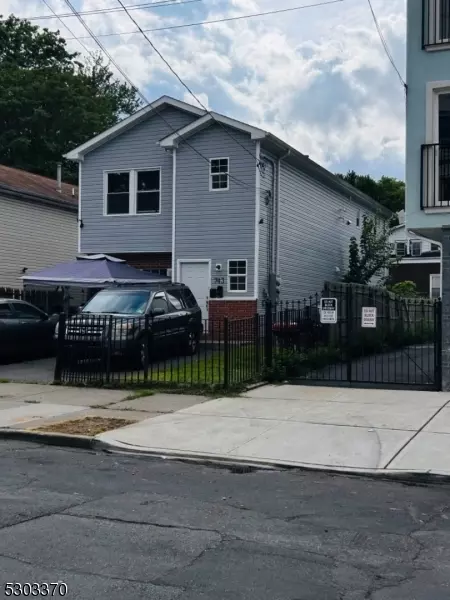 743 S 15th St #2, Newark, NJ 07103