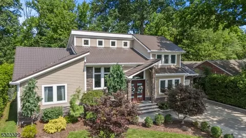 15 Blake Dr, Clark, NJ 07066