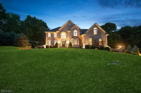 7 Kathleen Ct, Sparta, NJ 07871