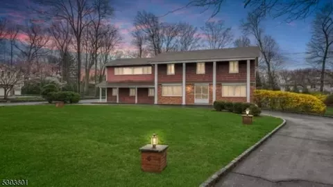 6 Hastings Ln, Livingston, NJ 07039
