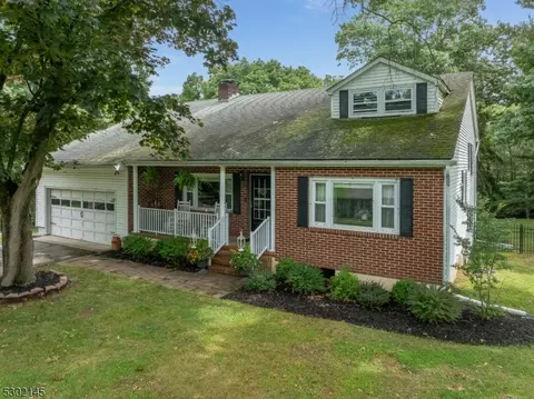 12 Hillside Dr, Clinton Twp, NJ 08801