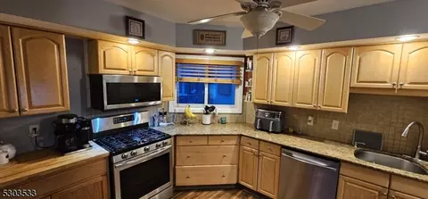 25 Delbarton Ct, Hackettstown, NJ 07840 photo 12