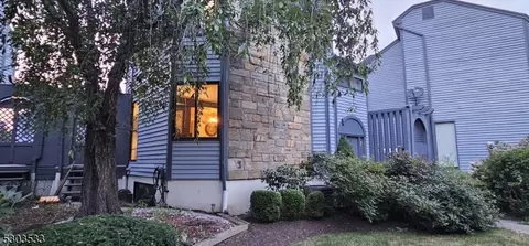 25 Delbarton Ct, Hackettstown, NJ 07840 photo 2