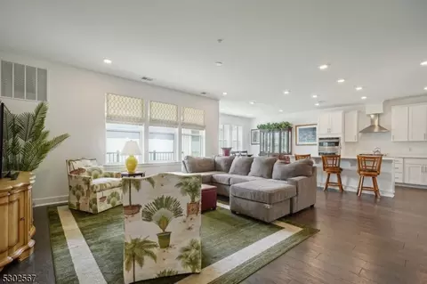 48 Whitney Ave, Morris Plains, NJ 07950