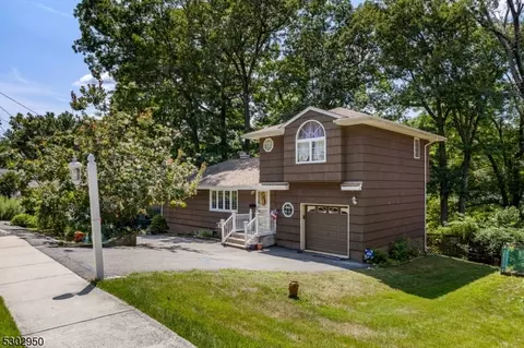 125 Rafkind Rd, Bloomingdale, NJ 07403