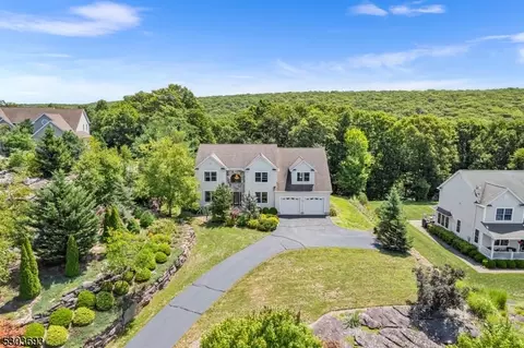 22 Stone Cliff Ter, Jefferson, NJ 07438