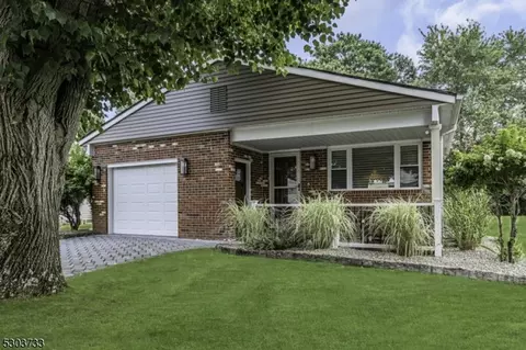 25 Chesterfield Ln, Toms River, NJ 08757