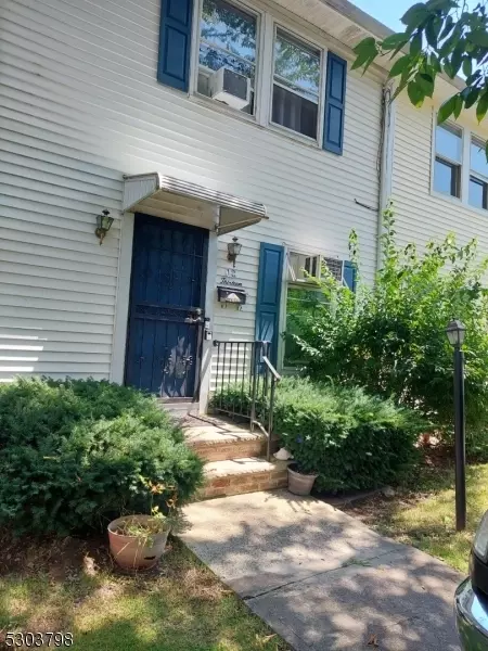 13 Hayward St, East Orange, NJ 07017