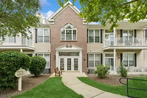 604 Four Seasons Dr #604, Wayne, NJ 07470