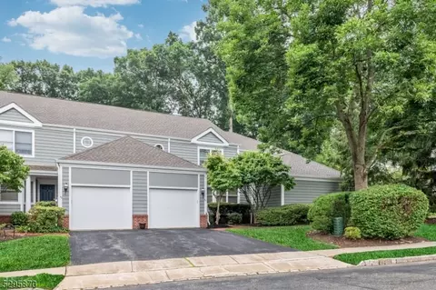 40 Woodcrest Dr, Morristown, NJ 07960