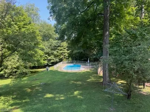 6 Tallahatchie Dr, Sussex, NJ 07461
