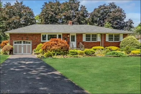 5 Marts Ln, Montville Twp, NJ 07058