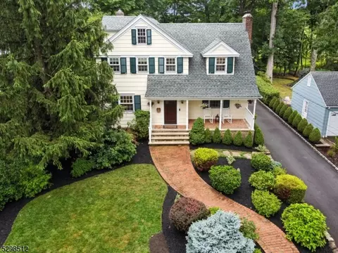 7 Hathaway Ln, Verona, NJ 07044