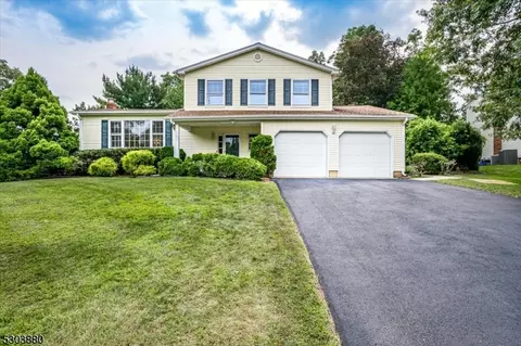 26 Snowdrift Dr, Piscataway, NJ 08854
