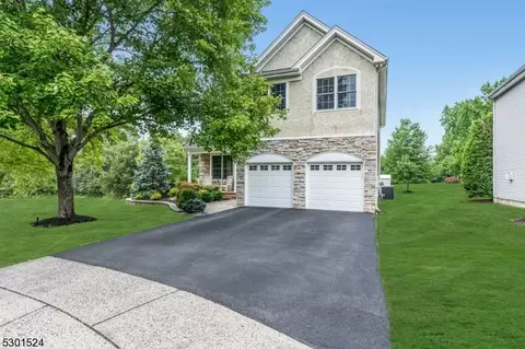 12 Redmond Ct, Bridgewater, NJ 08807