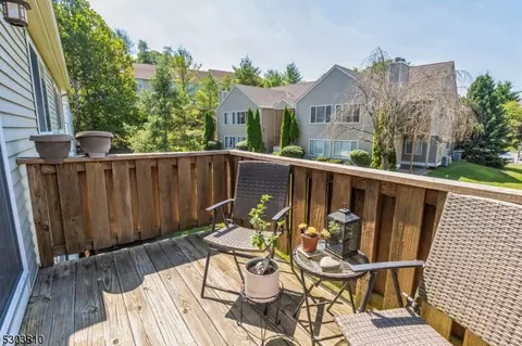77 Falcon Ridge Way #7, Hamburg, NJ 07419