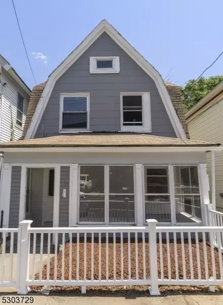 20 Palm St, Newark, NJ 07106