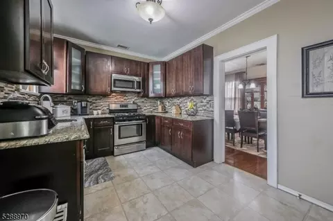 86 Van Riper Ave, Clifton, NJ 07011