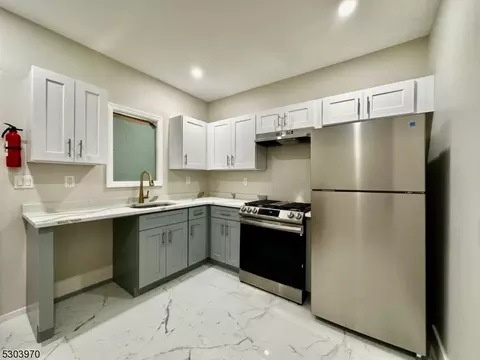 853 S 16th St, Newark, NJ 07108