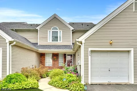 233 Lobelia Ct, Whitehouse Station, NJ 08889
