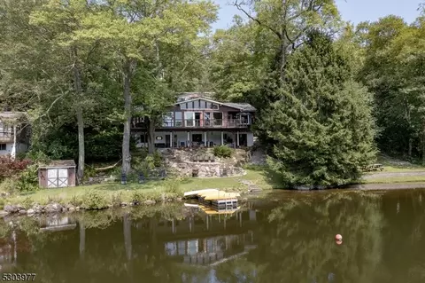 35 W Shore Trl, Sandyston, NJ 07826
