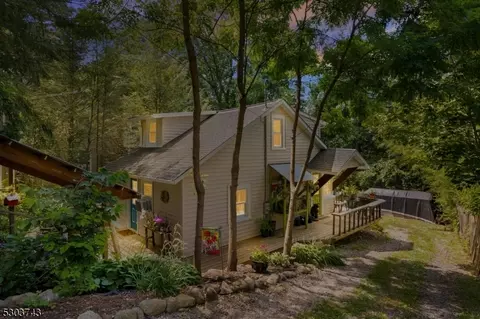 31 Garnet Dr, Jefferson, NJ 07438
