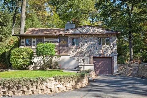 63 Iroquois Trl, Wayne, NJ 07470