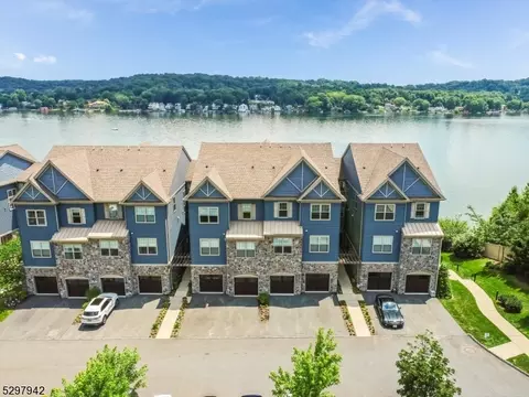 404 Mariners Pointe, Hopatcong, NJ 07843