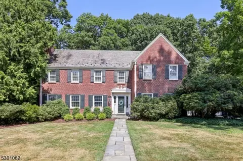 51 Grover Ln, West Caldwell, NJ 07006
