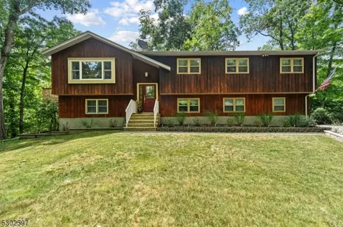 5 Sherwood Forest Dr, Byram Twp, NJ 07821