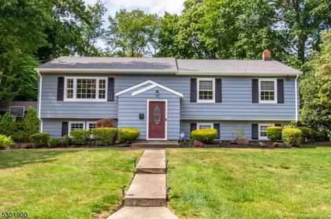 7 Dixon Pl, Wayne, NJ 07470