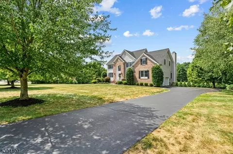 1 Augusta Dr, Mount Olive, NJ 07836