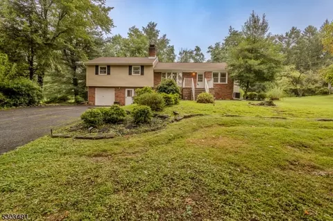 98 Robbins Rd, Somerville, NJ 08876