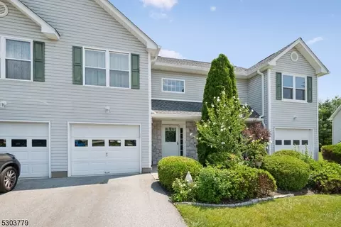 19 Spruce Run, Hamburg, NJ 07419
