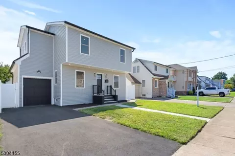 124 Palsa Ave, Elmwood Park, NJ 07407