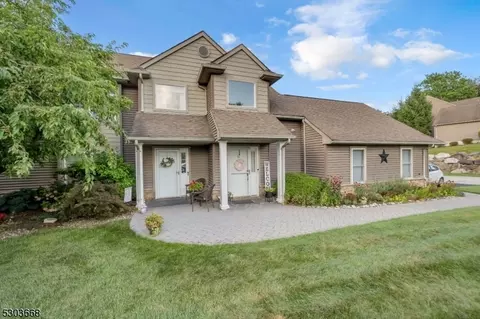 16 Clubhouse Rd #16, Hamburg, NJ 07419