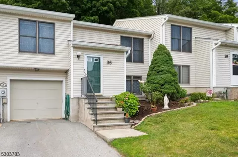 36 Moss Ct, Hamburg, NJ 07419