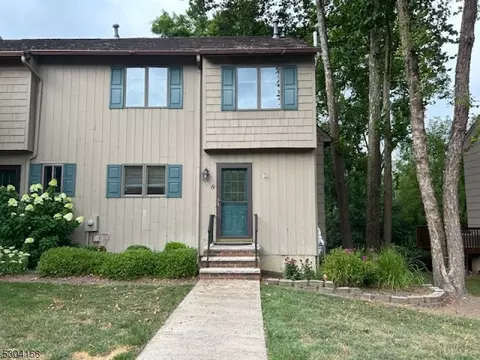 19 Chestnut Ct, High Bridge, NJ 08829