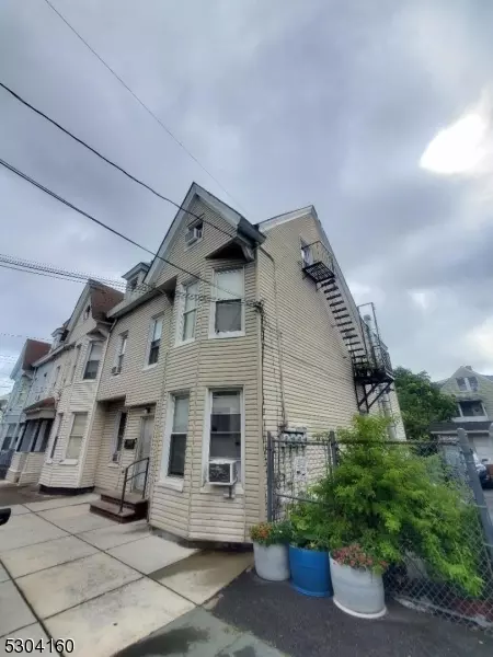 781 E 18th St, Paterson, NJ 07501