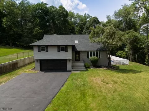 140 Emeline Dr, Hawthorne, NJ 07506