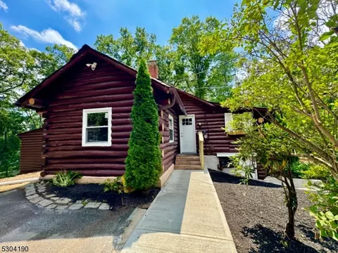 14 Elro Dr, Jefferson, NJ 07438