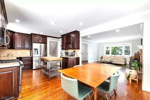 377 Johnston Dr, Watchung, NJ 07069