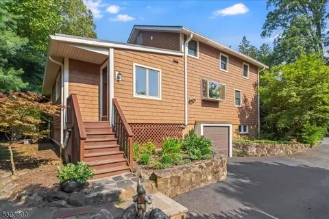 37 Lenape Trl, Wayne, NJ 07470 photo 2