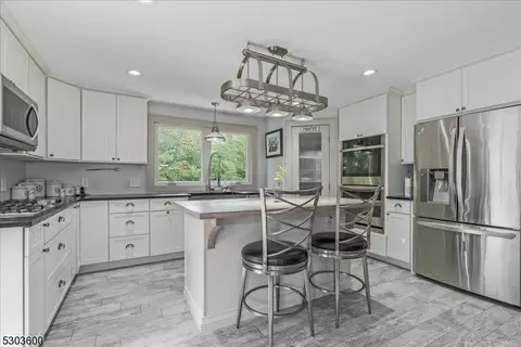 37 Lenape Trl, Wayne, NJ 07470 photo 3