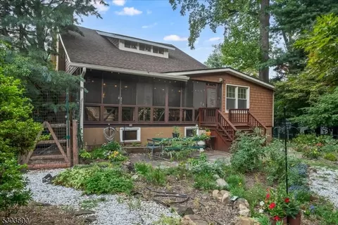 37 Lenape Trl, Wayne, NJ 07470