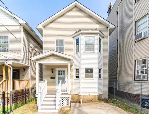 264 Littleton Ave, Newark, NJ 07103