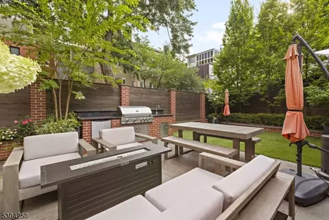 208 Bloomfield St #1, Hoboken, NJ 07030