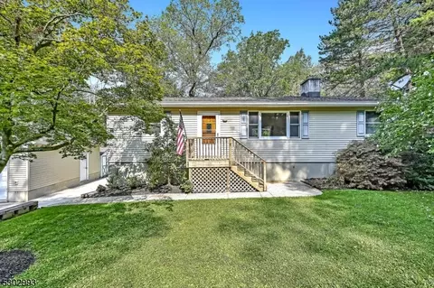8 Longview Ln, Sussex, NJ 07461