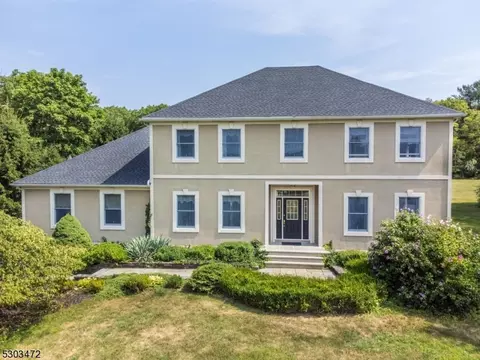 12 Rutherford Dr, Belvidere, NJ 07823